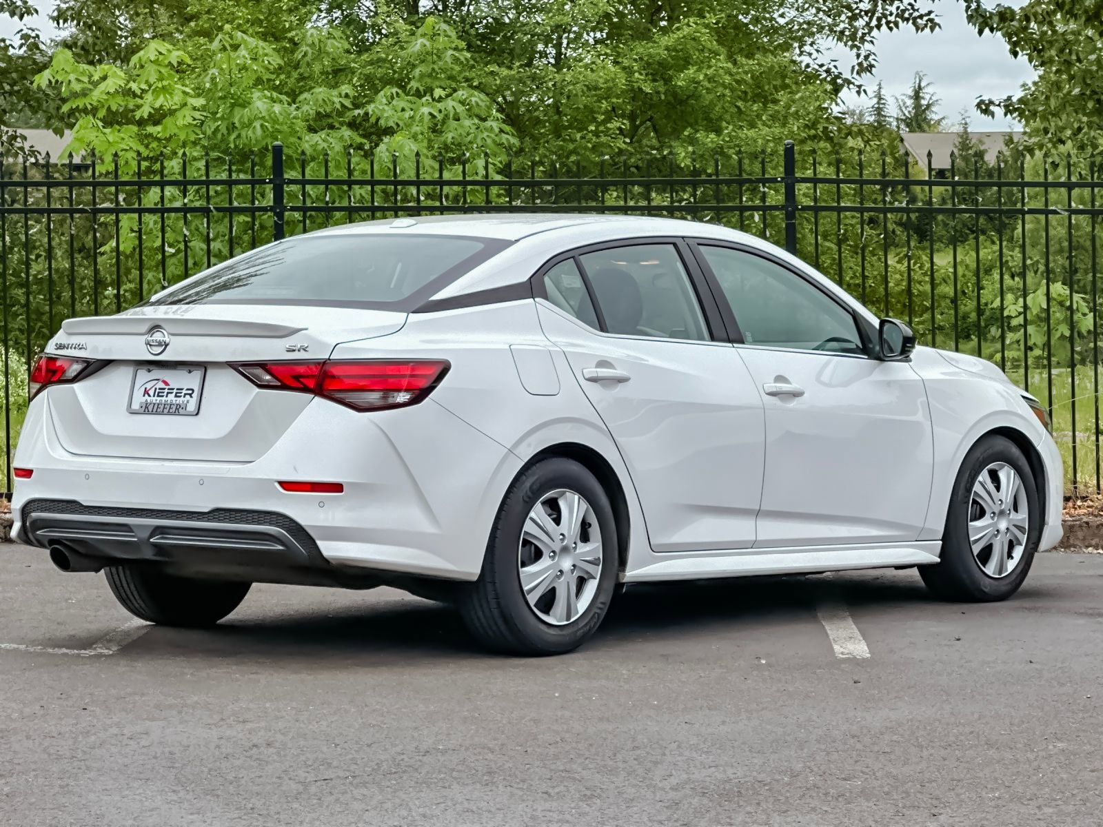 Used 2022 Nissan Sentra SR w/ SR Premium Package FWD image 3