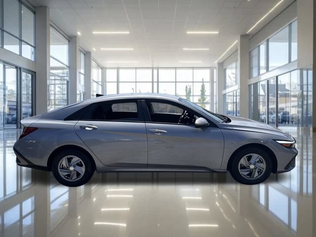 Certified 2026 Hyundai Elantra SE FWD image 3