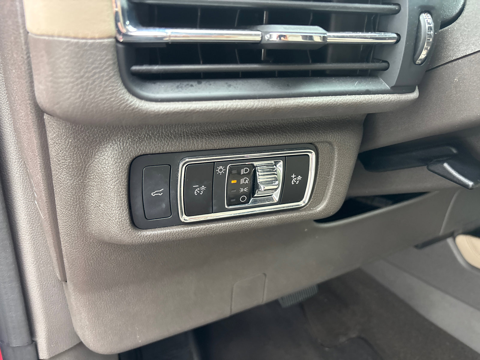 Used 2022 Lincoln Corsair AWD w/ Equipment Group 101A image 14
