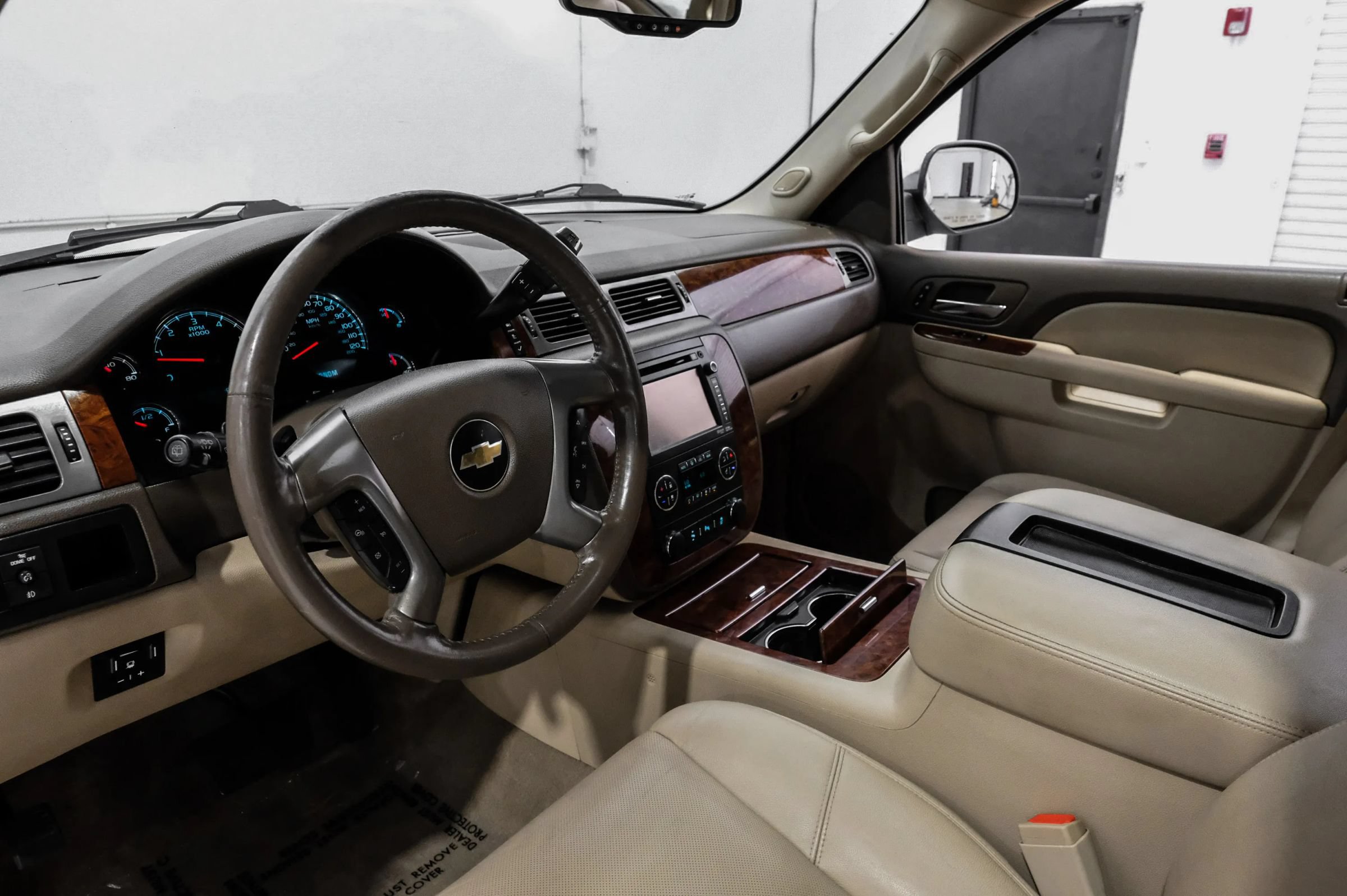 Used 2013 Chevrolet Tahoe LTZ RWD image 23