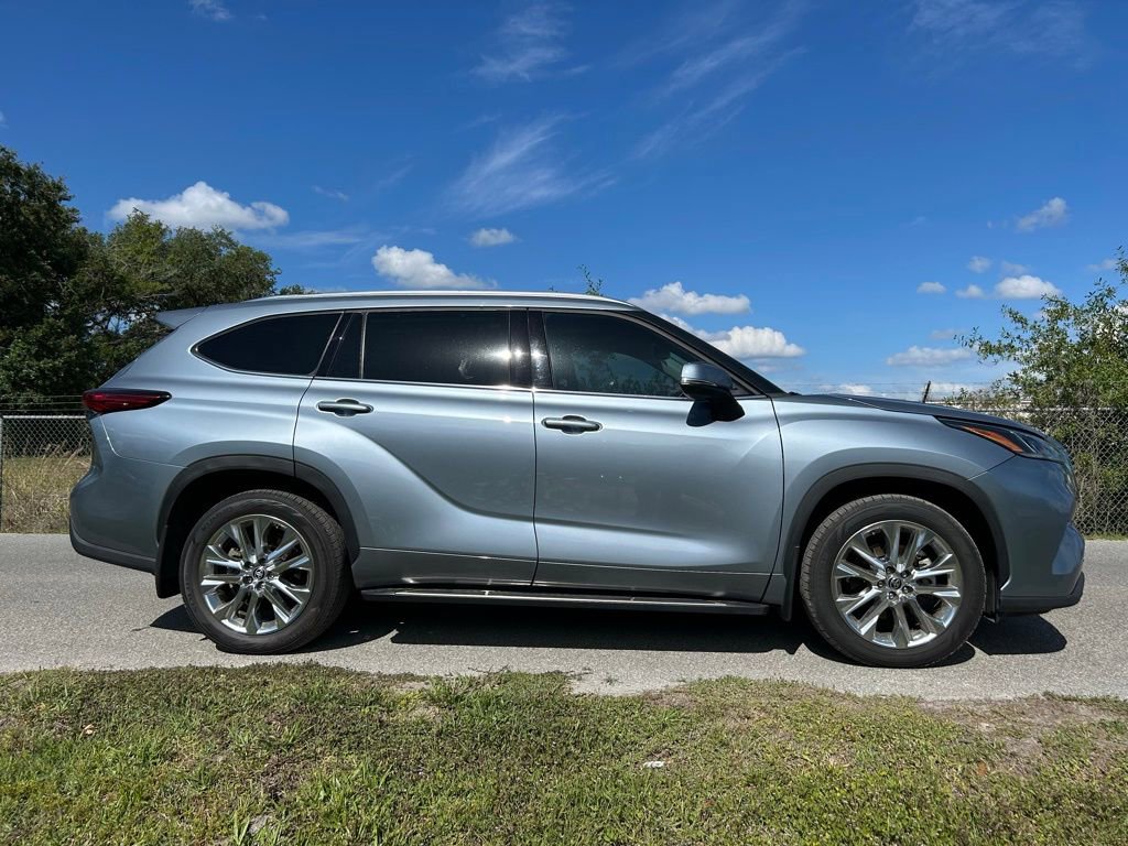 Used 2023 Toyota Highlander Limited AWD/4WD image 6