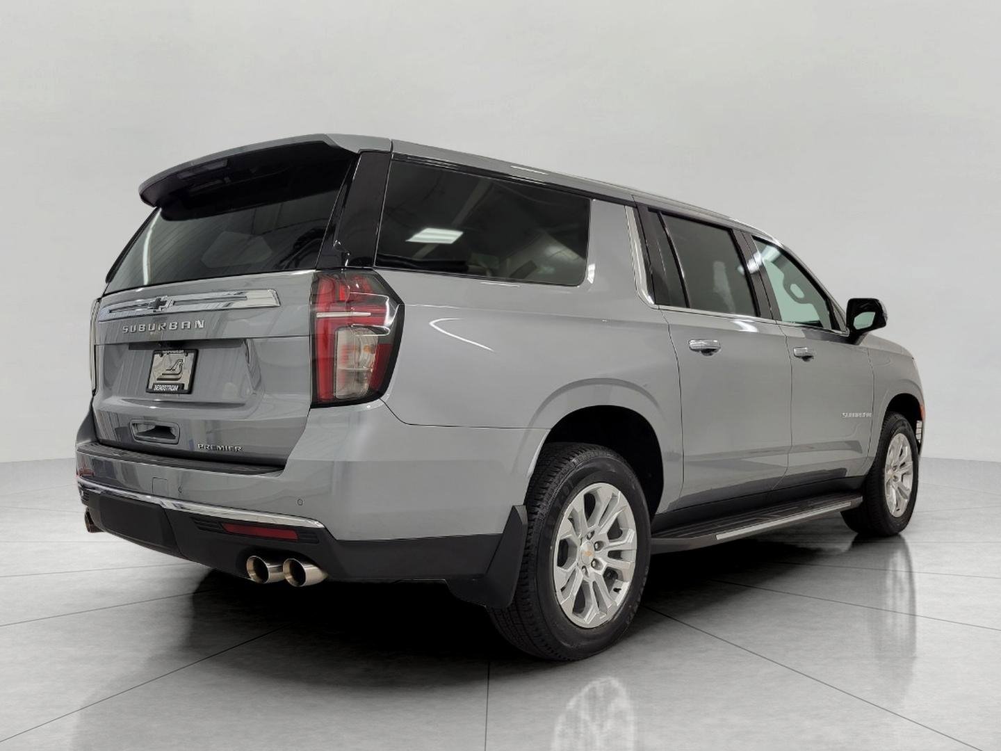 Used 2024 Chevrolet Suburban Premier AWD/4WD image 20