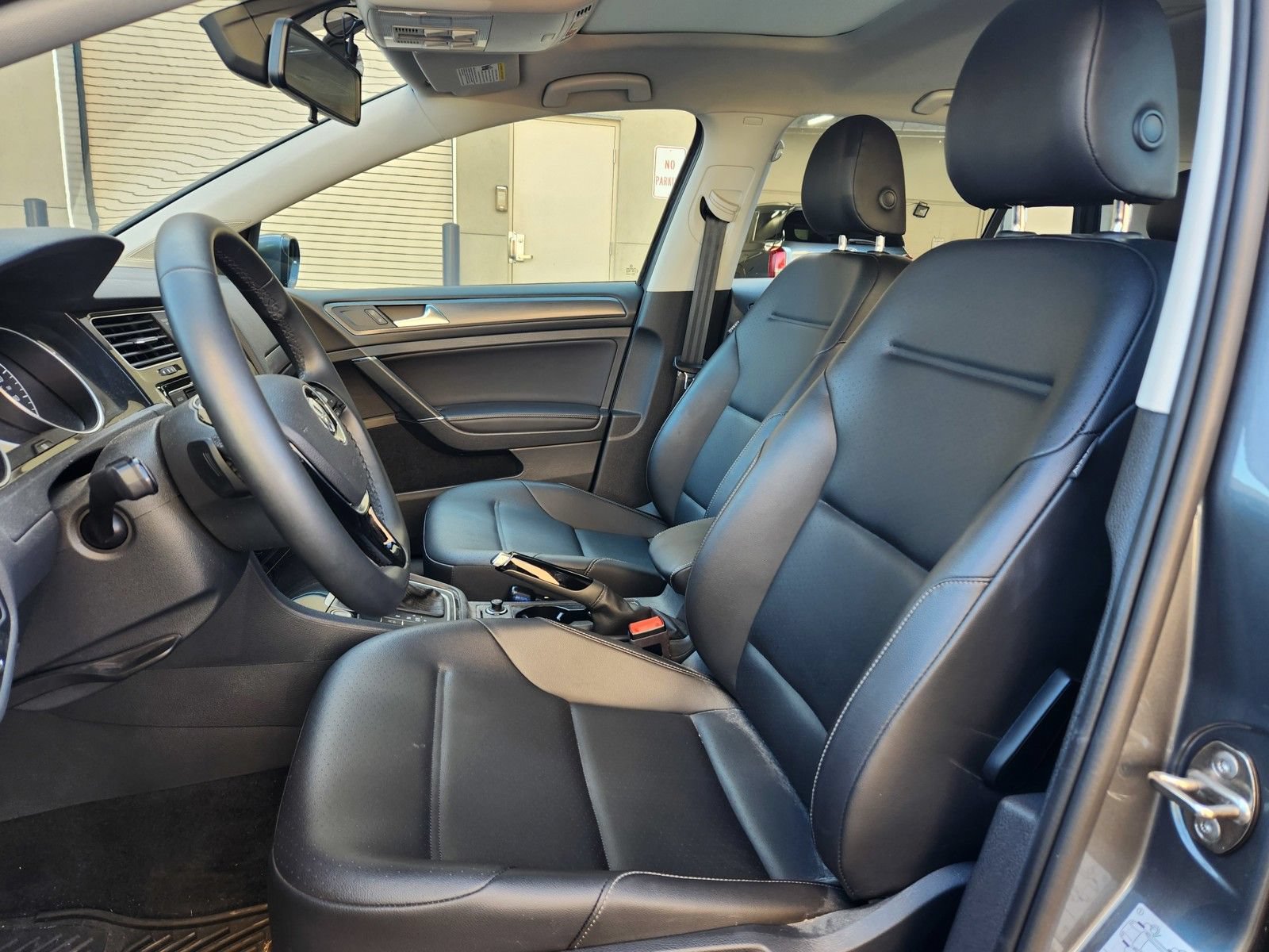 Used 2021 Volkswagen Golf 4-Door FWD image 7
