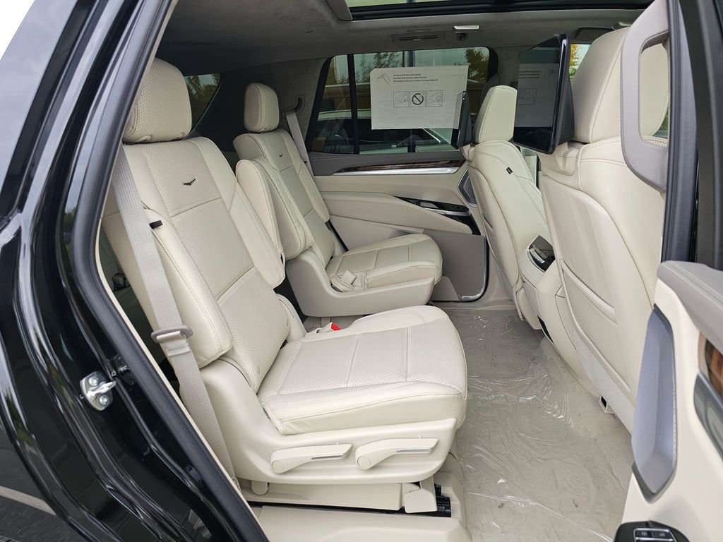 New 2026 Cadillac Escalade Platinum Luxury w/ LPO, Radiant Package AWD/4WD image 12