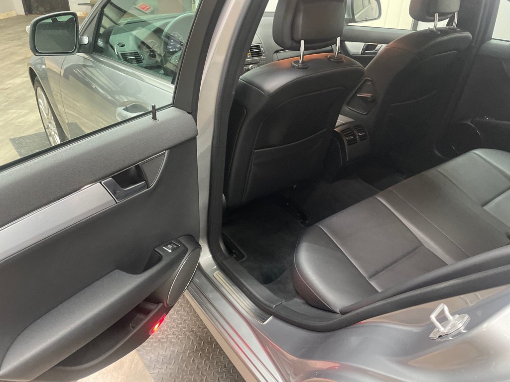 Used 2008 Mercedes-Benz C 300 Sedan image 25