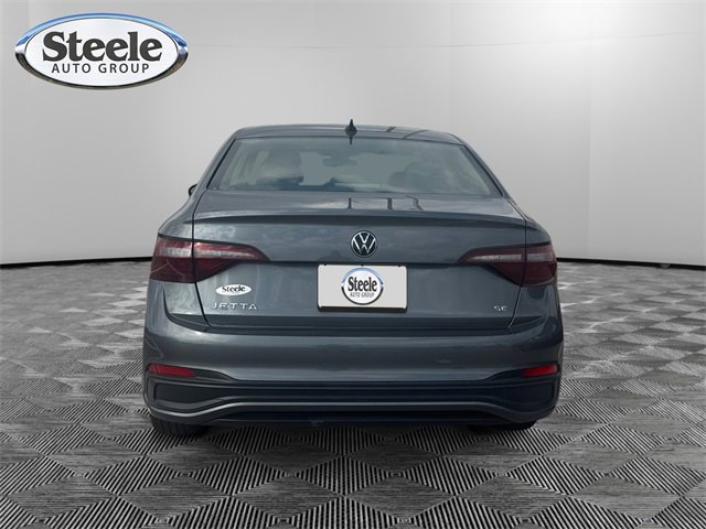 Used 2024 Volkswagen Jetta SE image 4