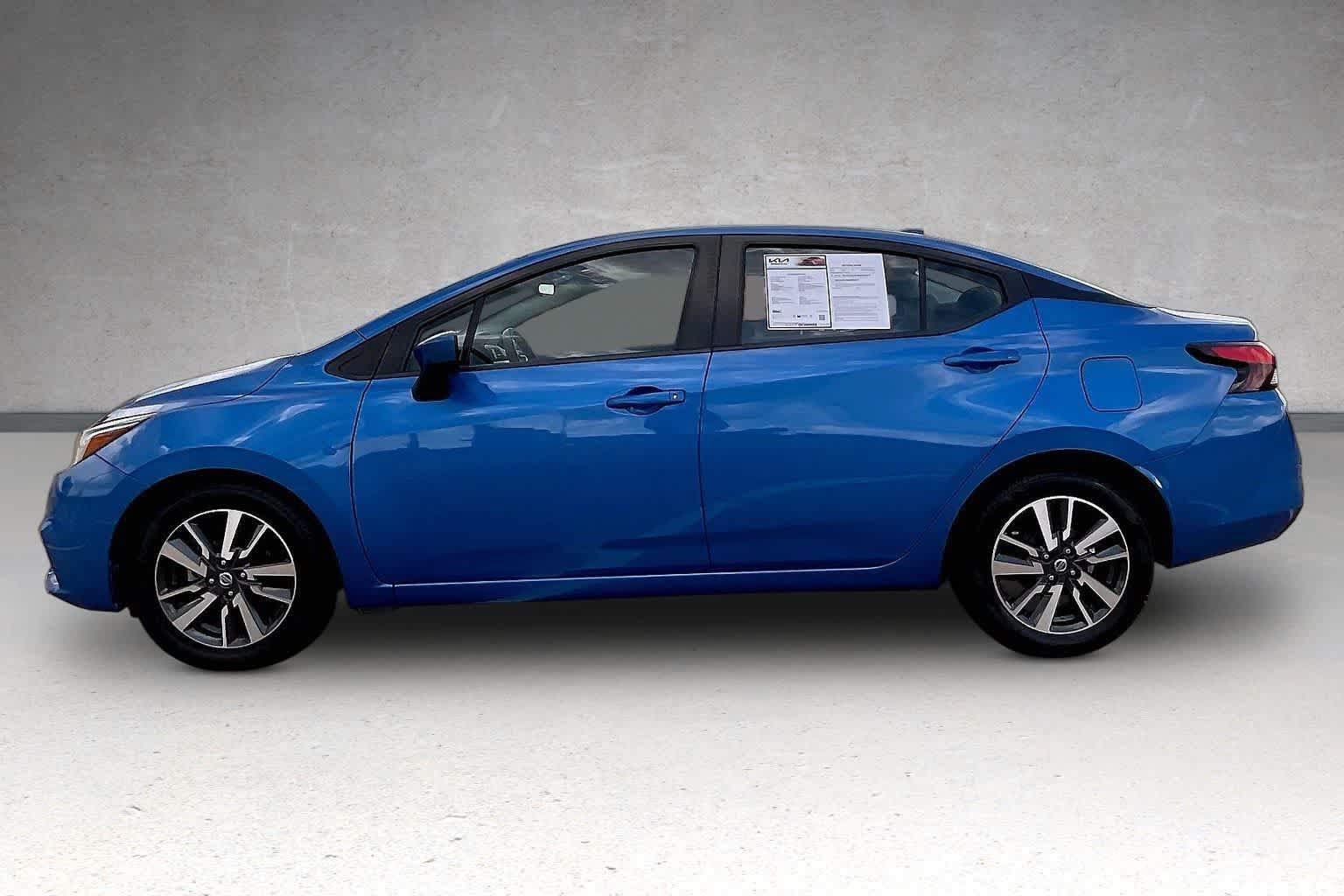 Used 2022 Nissan Versa SV FWD image 3