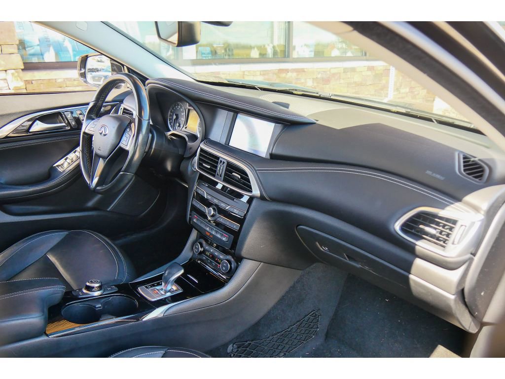 Used 2018 INFINITI QX30 Premium w/ Navigation Package image 14
