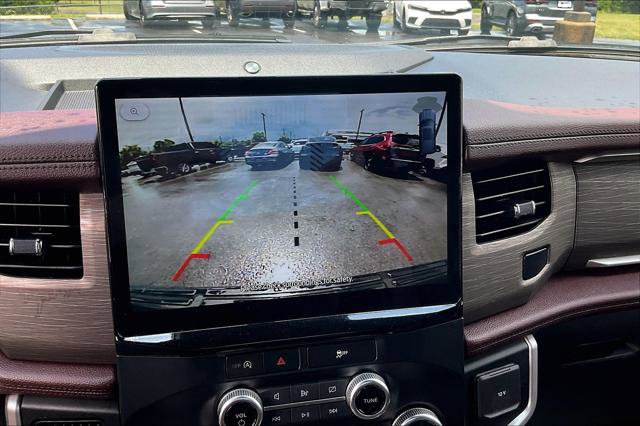 Used 2024 Ford Expedition Limited image 13