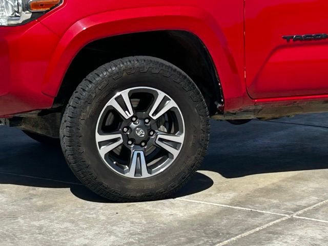 Used 2019 Toyota Tacoma TRD Sport w/ Technology Package image 5