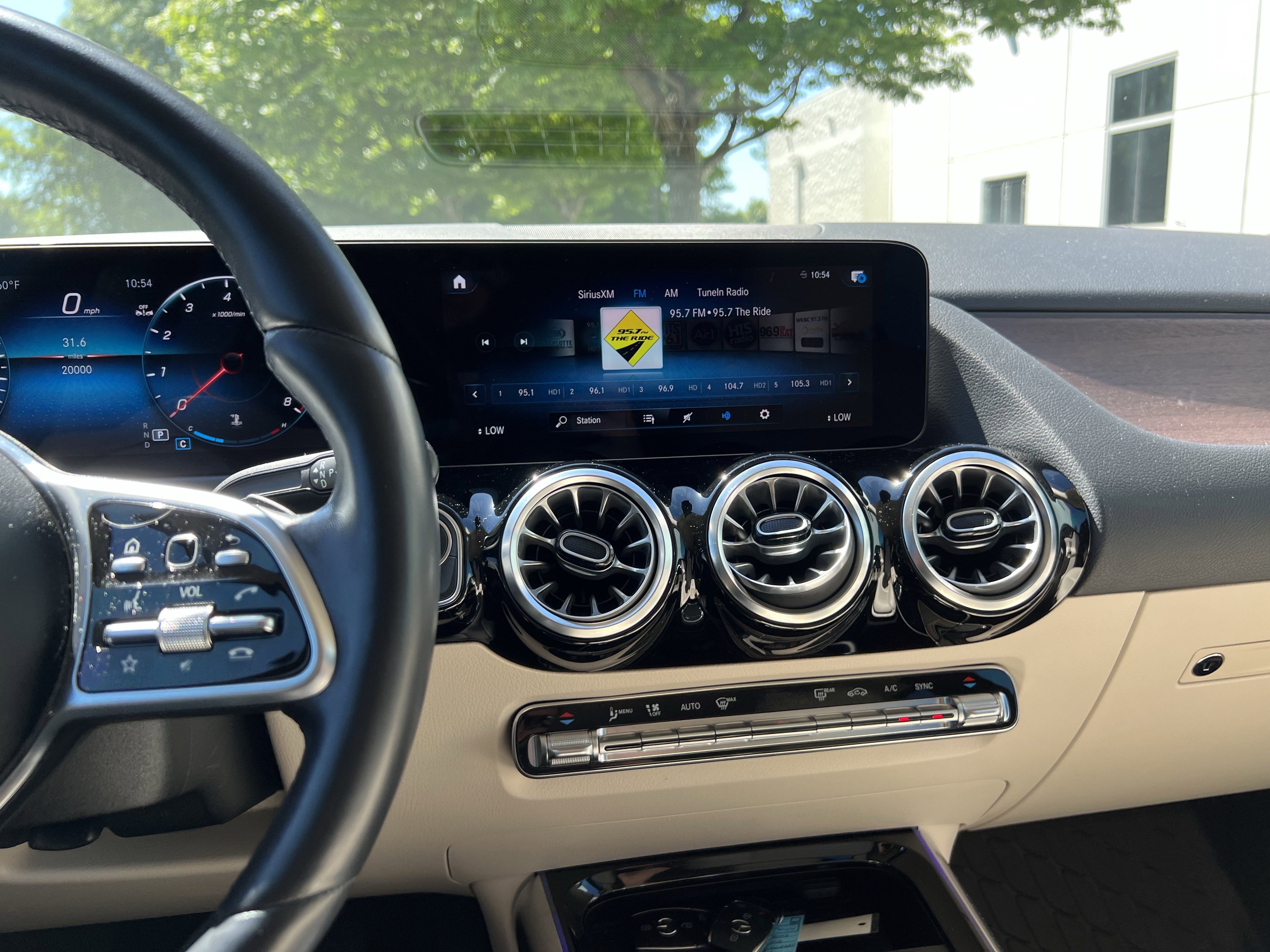 Used 2023 Mercedes-Benz GLA 250 4MATIC image 31