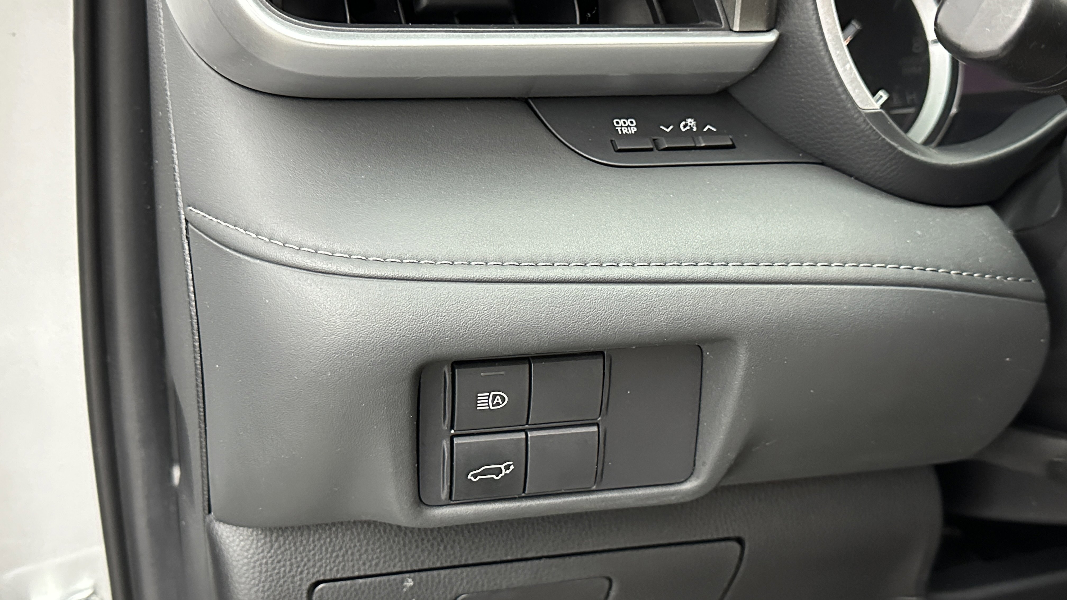 Used 2021 Toyota Highlander XLE image 25