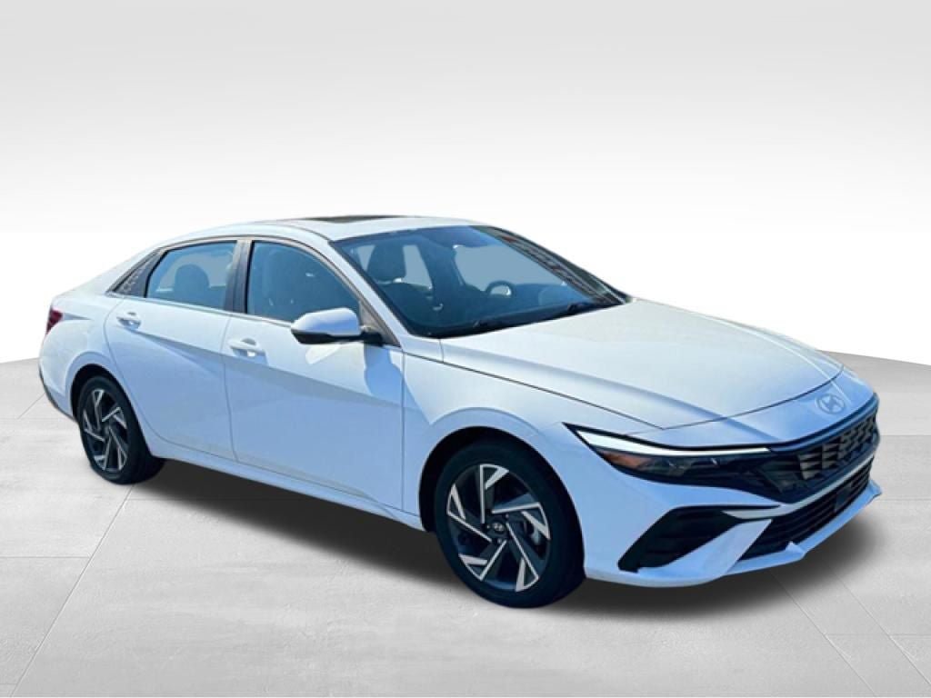 Used 2025 Hyundai Elantra Limited image 10