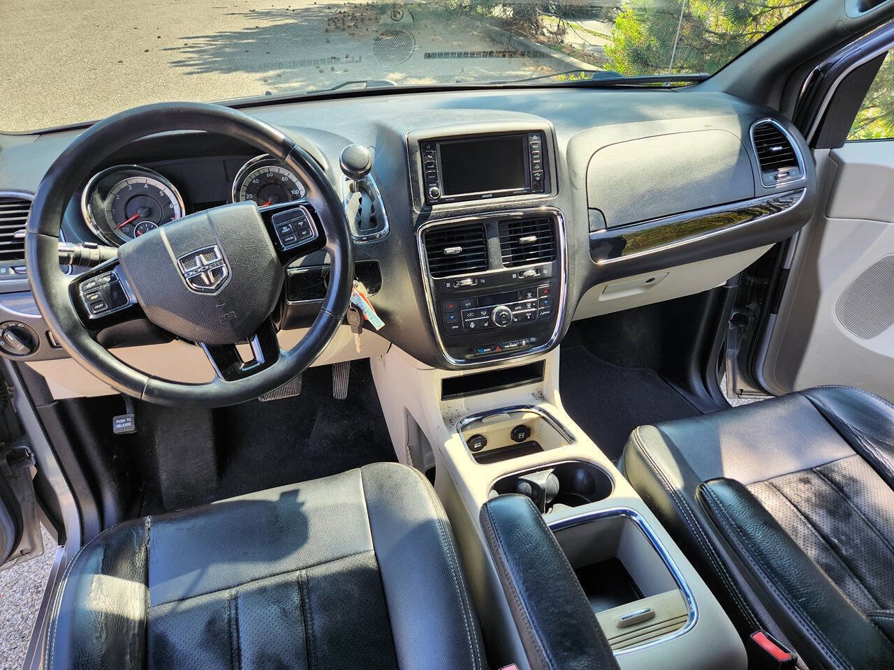 Used 2015 Dodge Grand Caravan SXT image 11