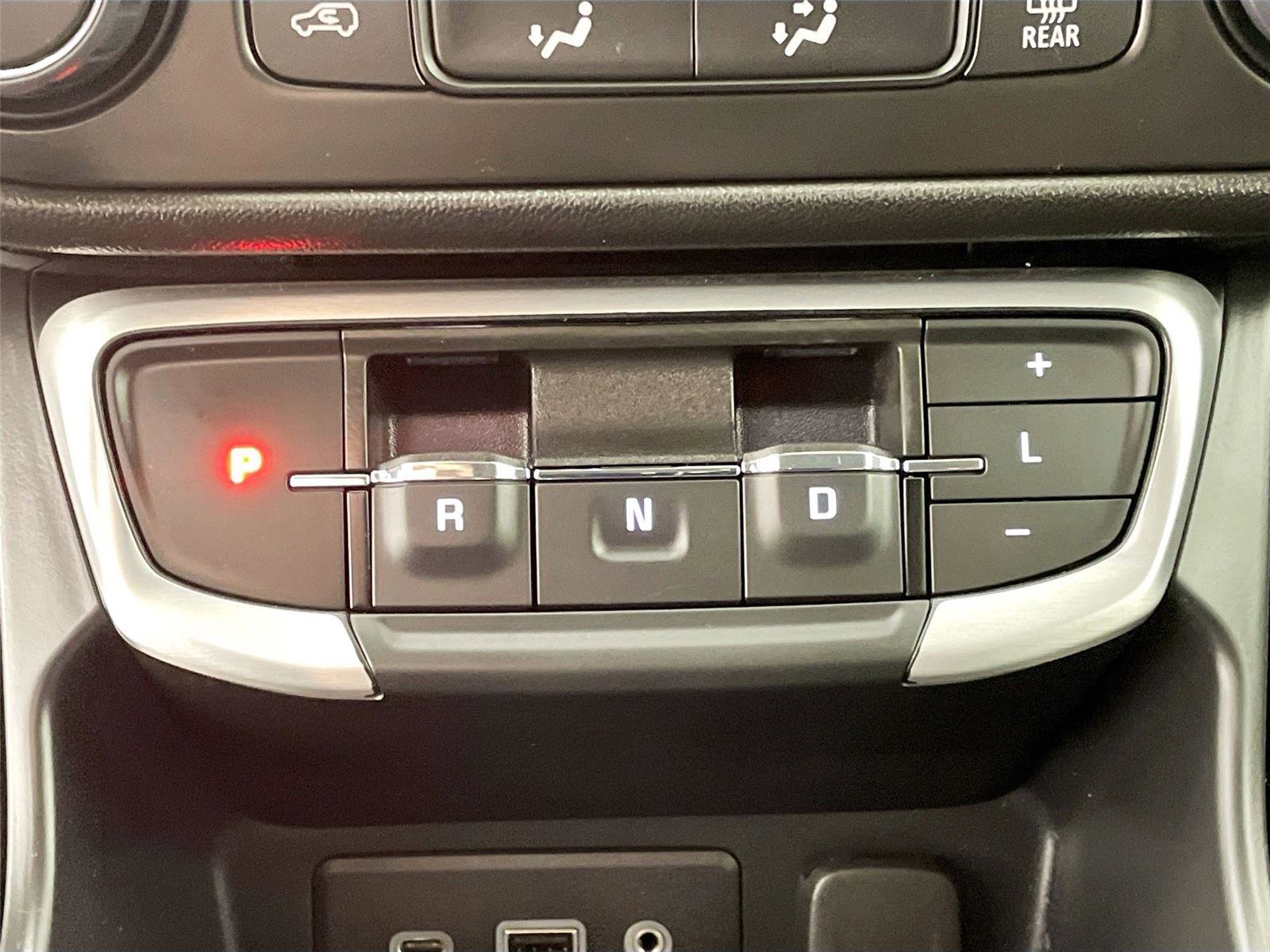 Used 2024 GMC Terrain SLE AWD/4WD image 15