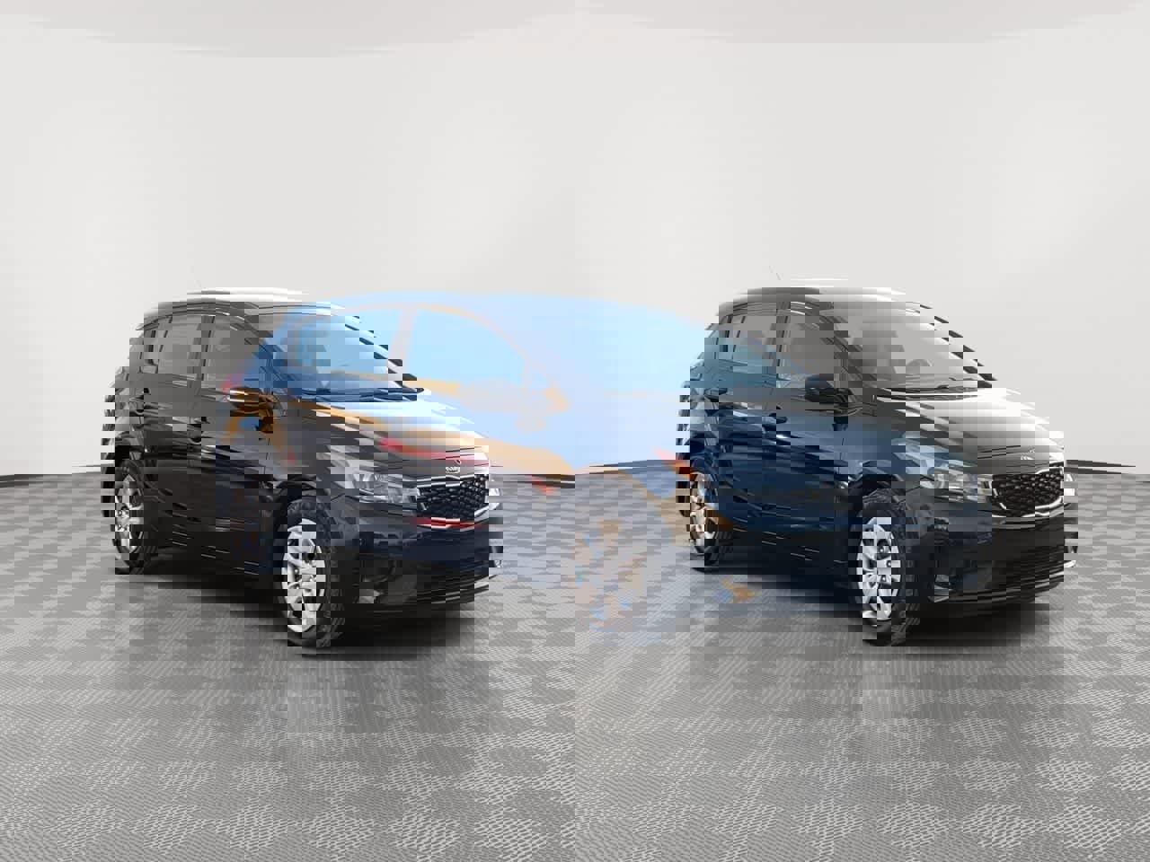 Used 2017 Kia Forte LX image 2