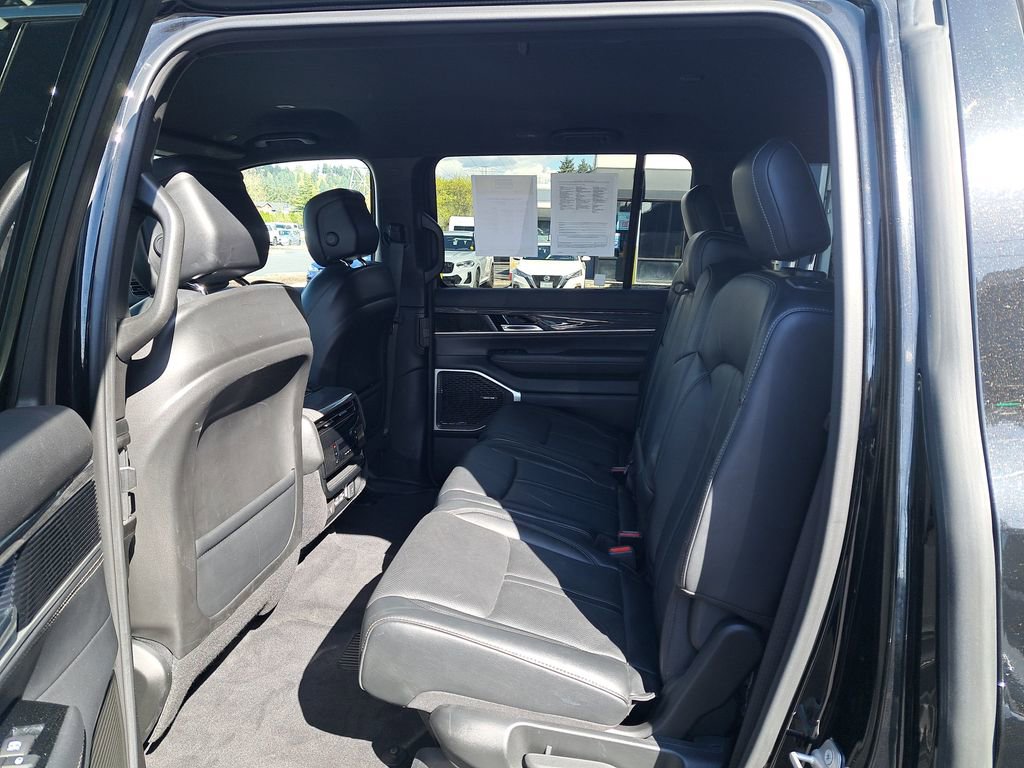 Used 2022 Jeep Wagoneer Series III AWD/4WD image 13