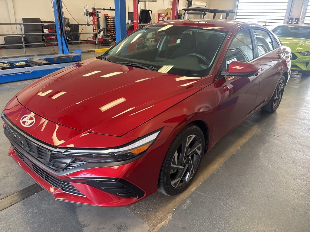 Used 2024 Hyundai Elantra SEL w/ Convenience Package image 3