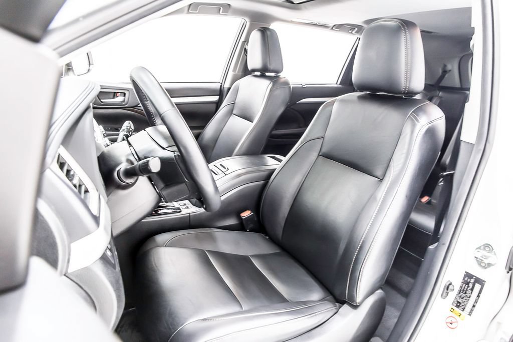Used 2019 Toyota Highlander XLE AWD/4WD image 28