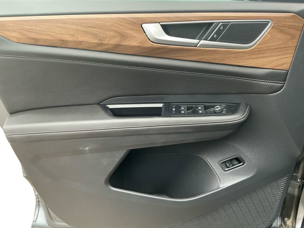 Used 2025 Volkswagen Atlas SE image 23