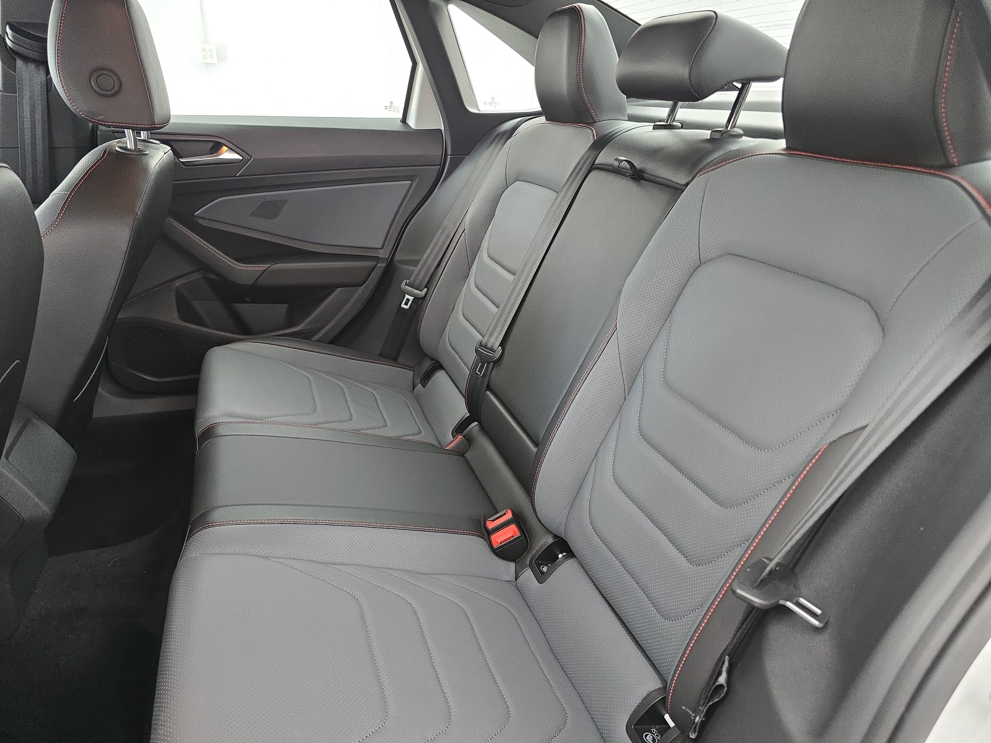 Certified 2025 Volkswagen Jetta GLI Autobahn w/ GLI Black Package FWD image 13