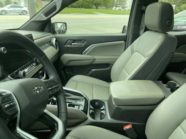 Used 2025 Chevrolet Colorado ZR2 AWD/4WD image 4