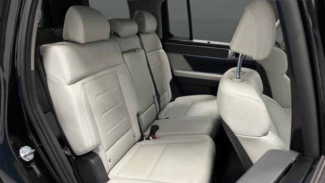 Used 2025 Hyundai Santa Fe Limited AWD/4WD image 25