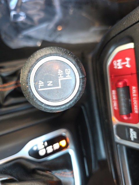 Used 2022 Jeep Gladiator Mojave AWD/4WD image 9