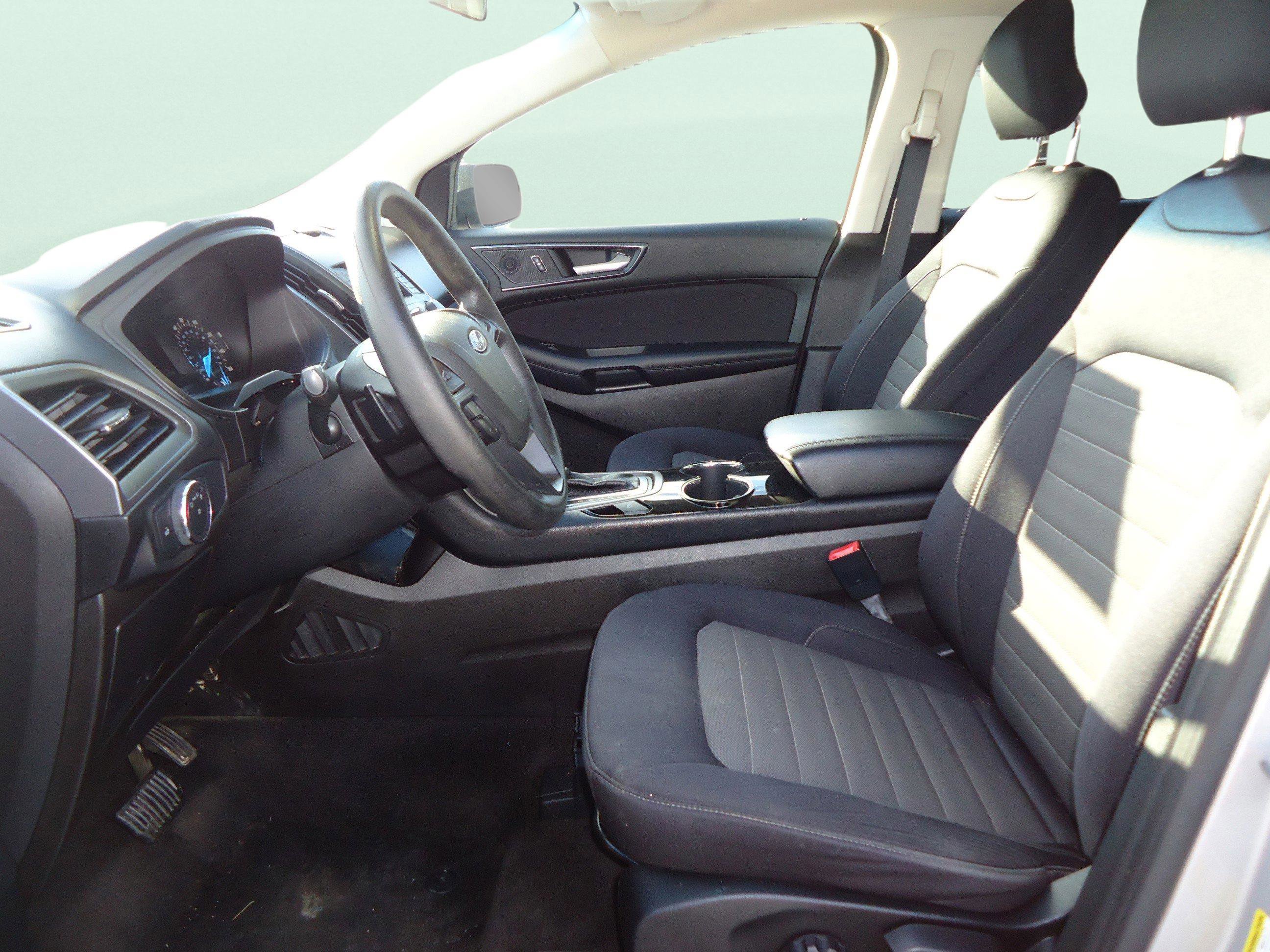 Used 2018 Ford Edge SE image 20