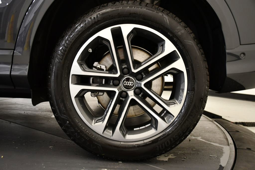 Used 2025 Audi Q5 Premium w/ Convenience Package image 14