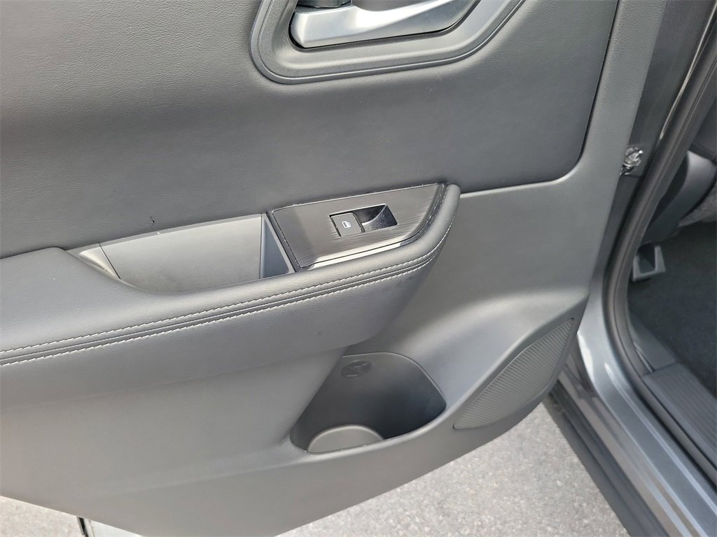 Certified 2025 Nissan Rogue SV image 12