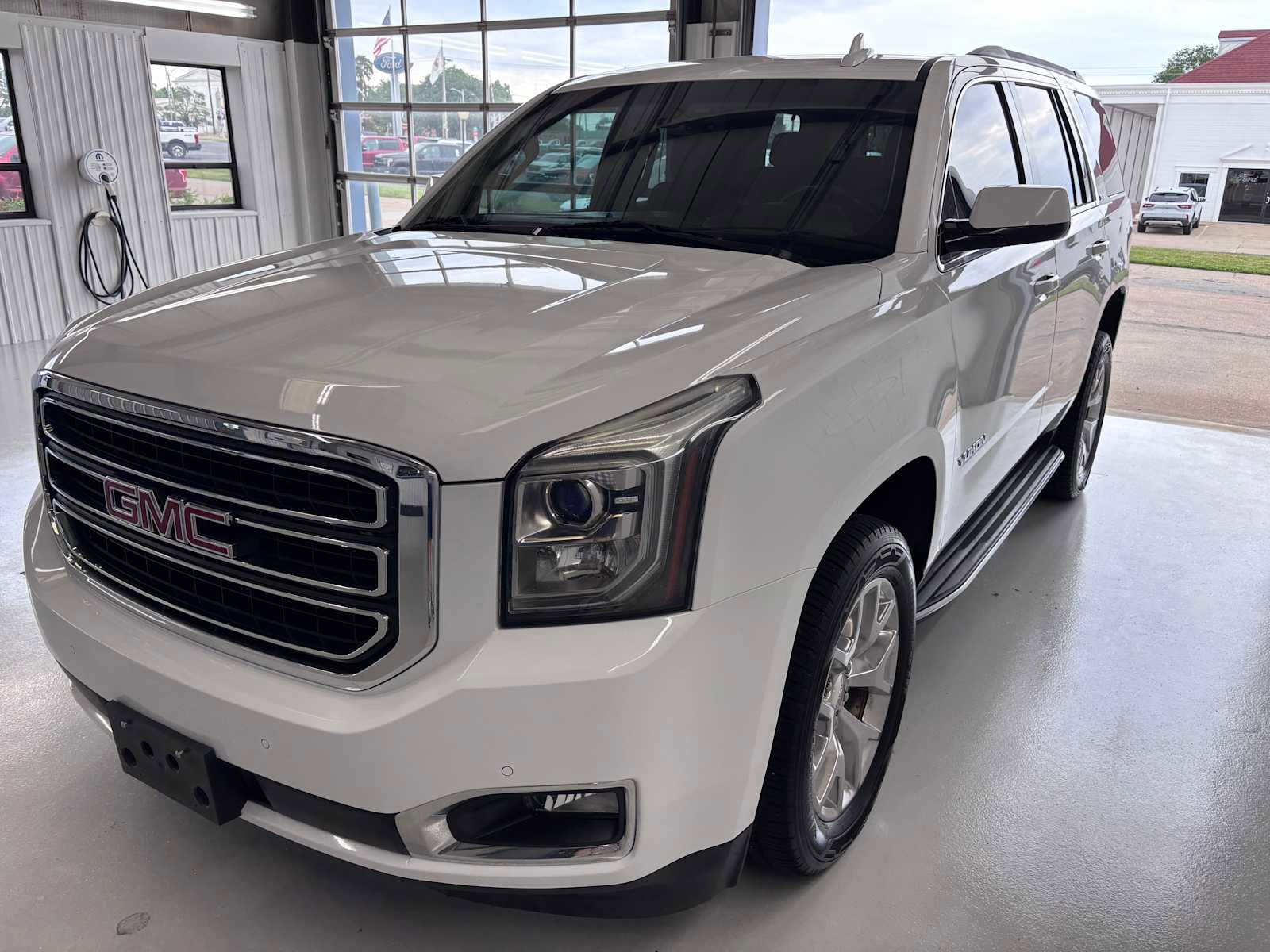 Used 2016 GMC Yukon SLE w/ Convenience Package AWD/4WD image 3