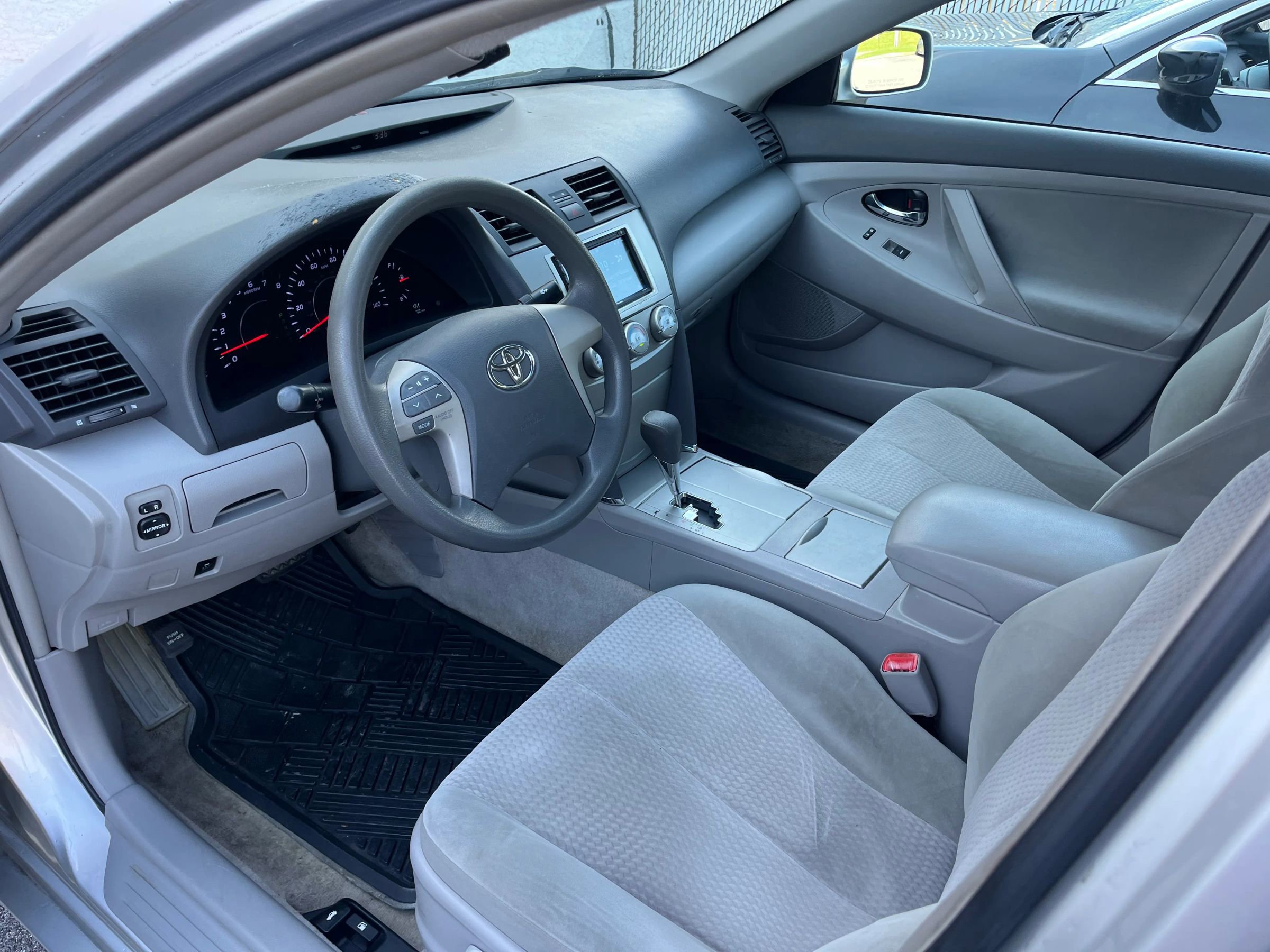 Used 2011 Toyota Camry LE image 8