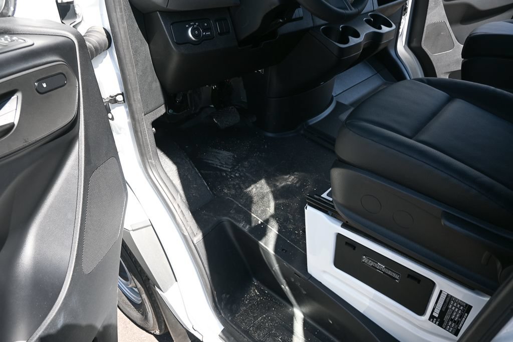 Used 2025 Mercedes-Benz Sprinter 2500 image 7