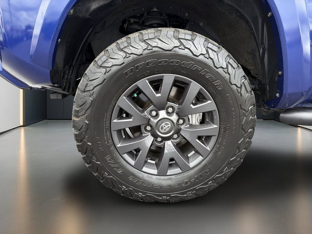 Used 2022 Toyota Tacoma SR5 AWD/4WD image 10