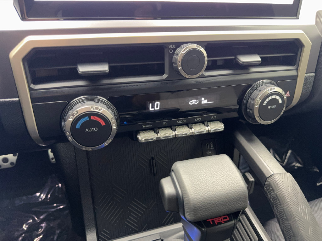 Used 2025 Toyota Tacoma TRD Sport AWD/4WD image 67