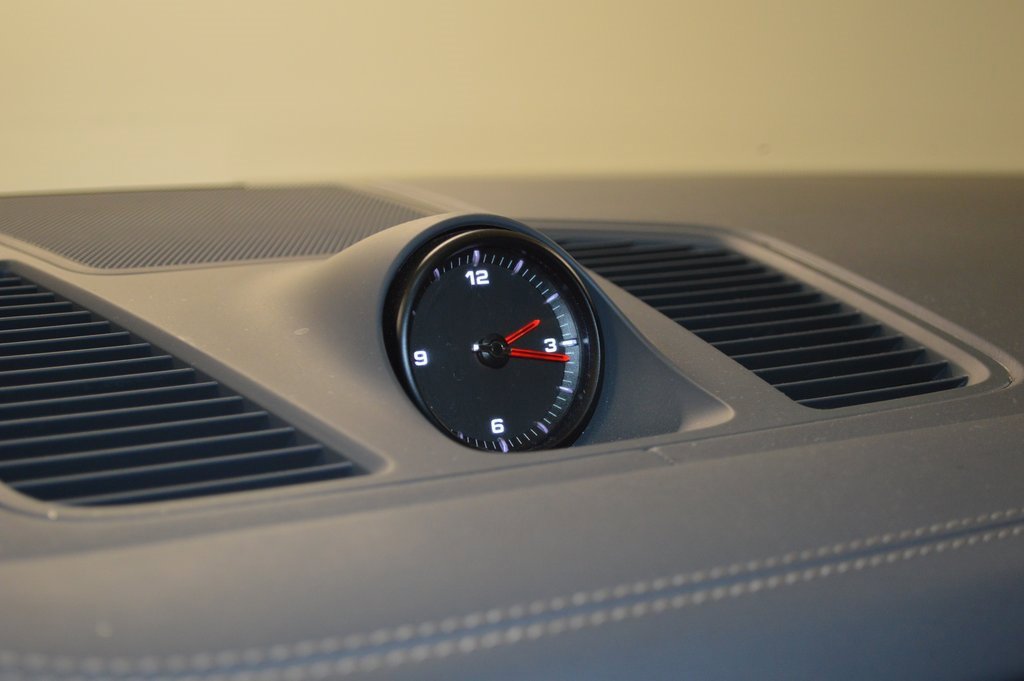 Certified 2023 Porsche Cayenne Platinum Edition image 25