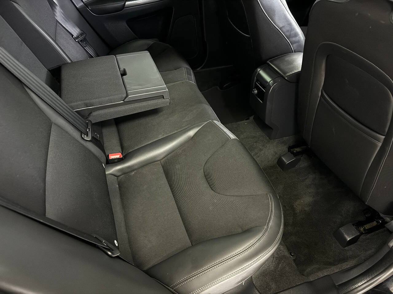 Used 2017 Volvo XC60 T5 w/ Tailgate Package image 35