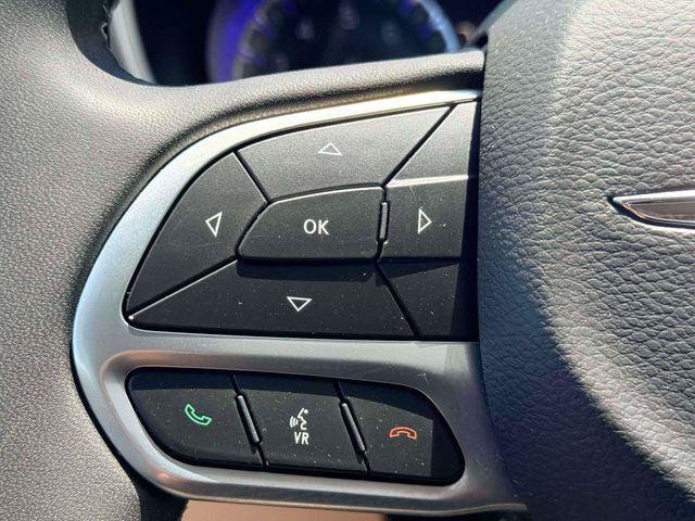 Certified 2023 Chrysler Pacifica Touring-L FWD image 22