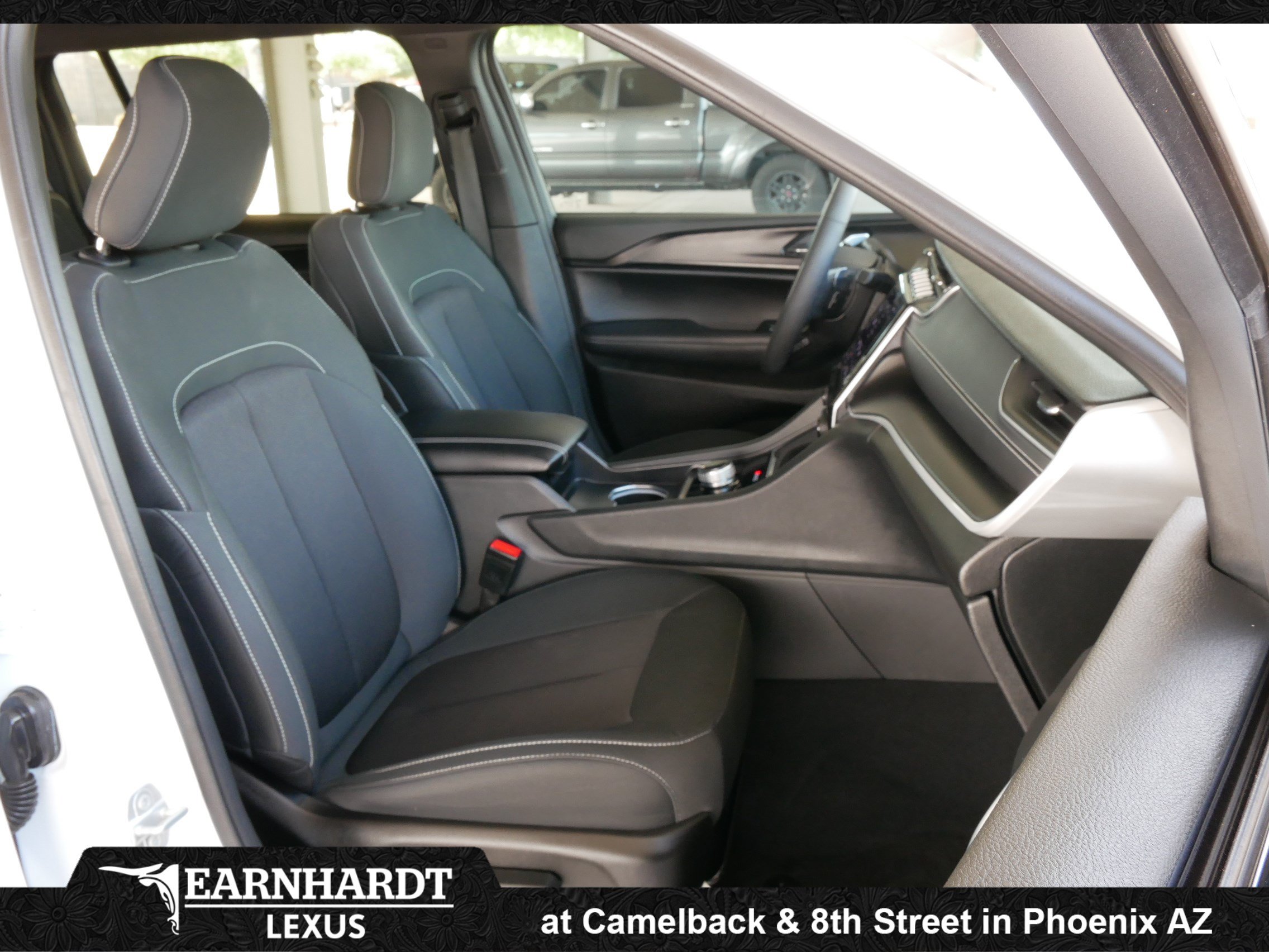 Used 2025 Jeep Grand Cherokee L Laredo RWD image 8
