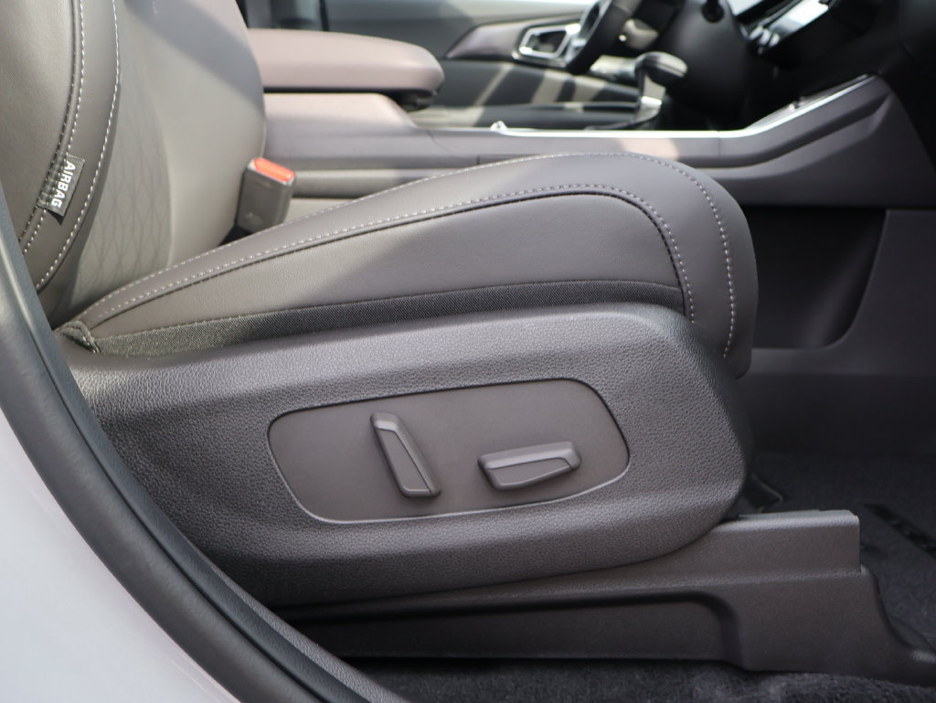 New 2027 Kia Carnival SX w/ Dark Edition Package FWD image 11