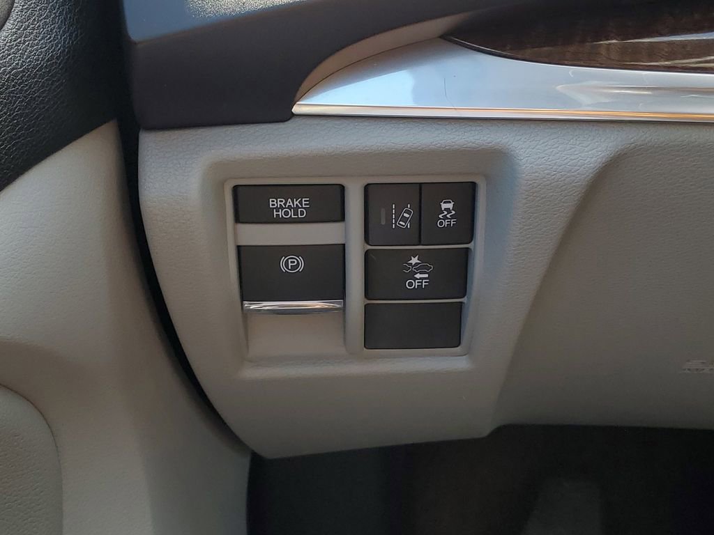 Used 2017 Acura MDX SH-AWD image 16