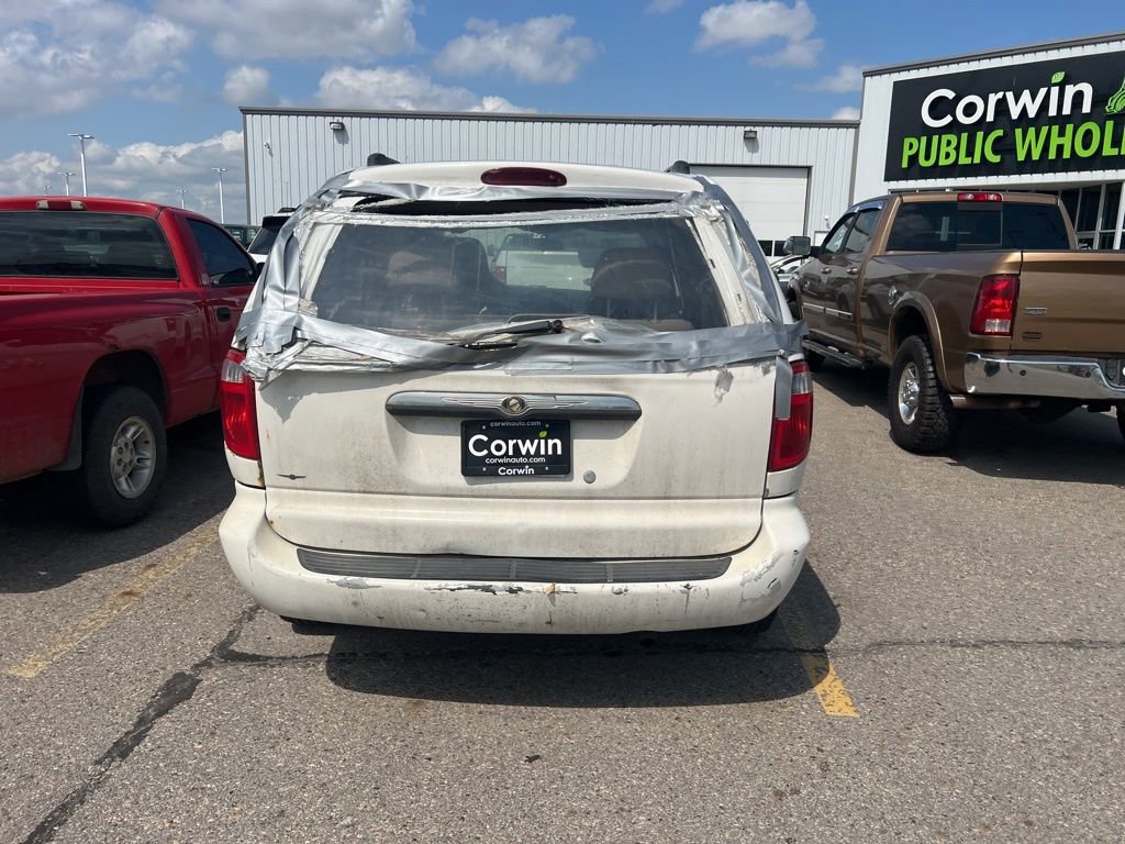 Used 2006 Chrysler Town & Country w/ Popular Equipment Group I FWD image 19