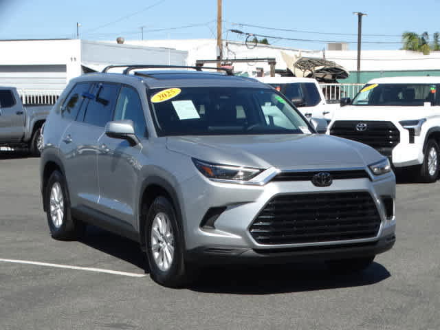 Used 2025 Toyota Grand Highlander FWD image 2