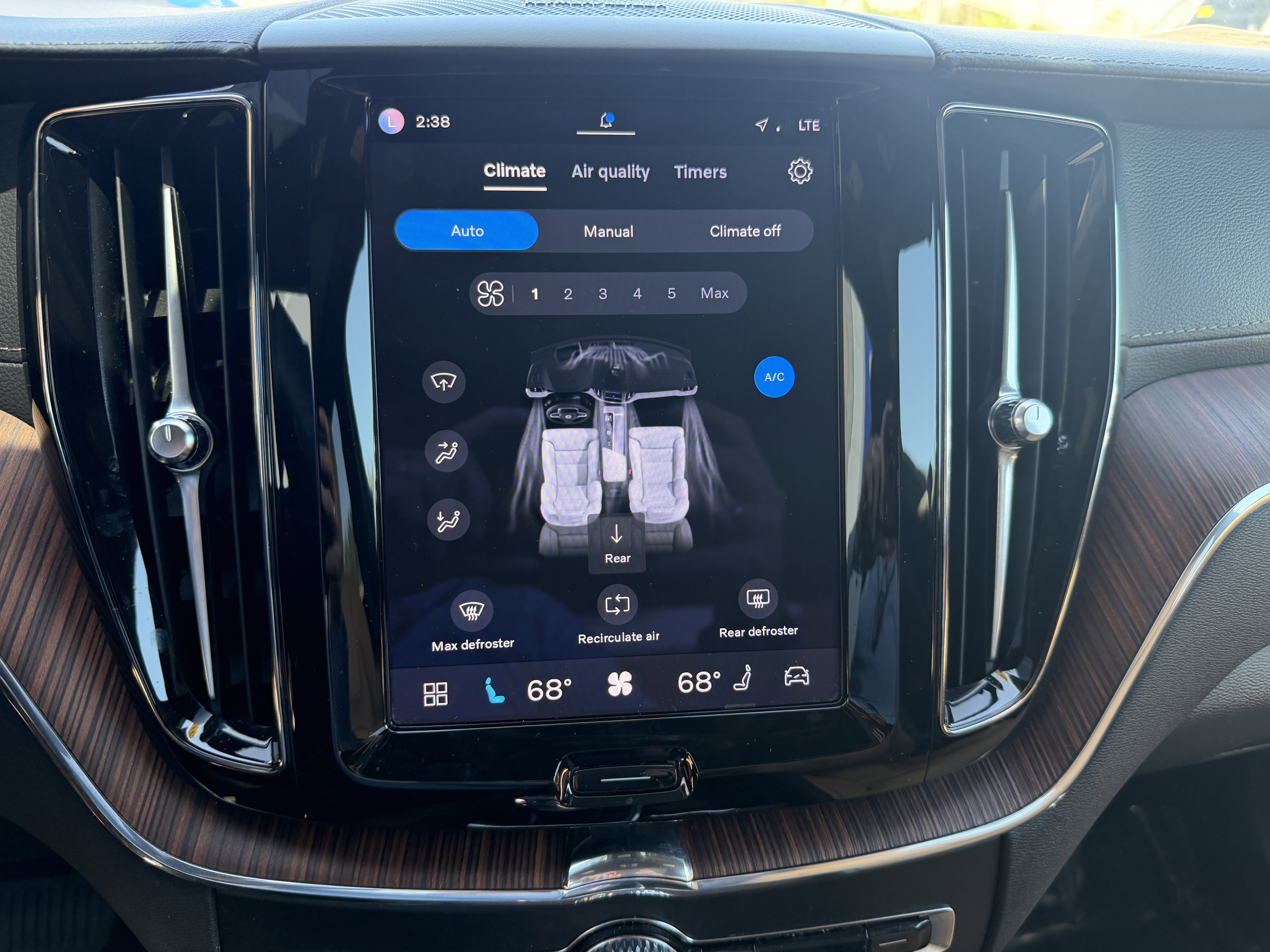 Certified 2023 Volvo XC60 B5 Ultimate FWD image 24