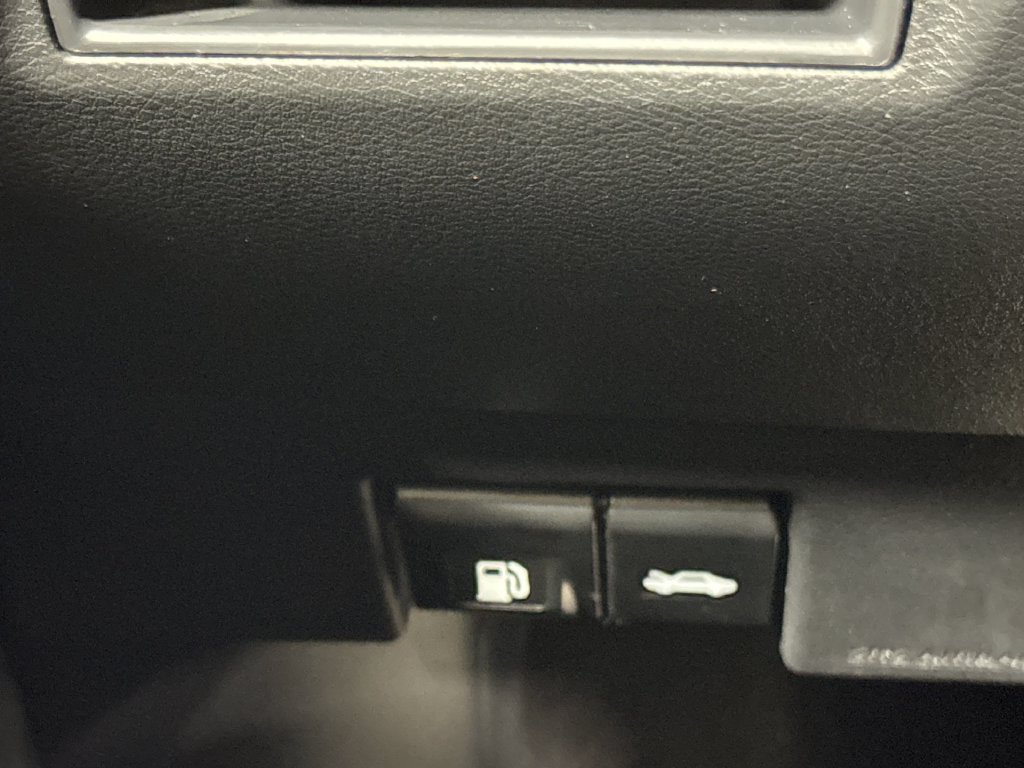 Used 2024 Nissan Versa SV FWD image 17