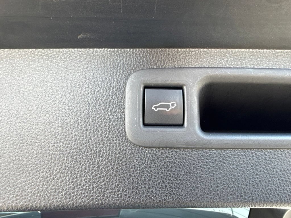 Used 2022 Toyota Highlander LE FWD image 17