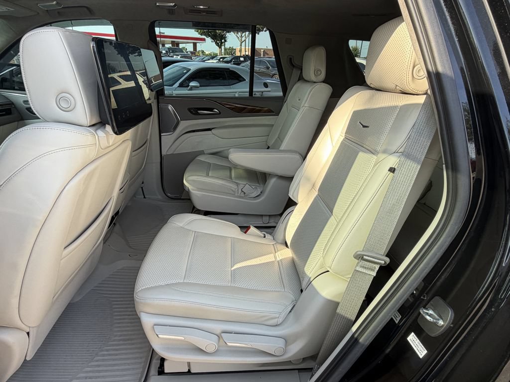 Used 2023 Cadillac Escalade Premium Luxury Platinum RWD image 28