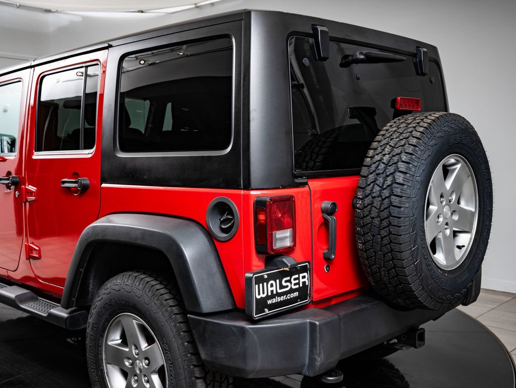 Used 2012 Jeep Wrangler Unlimited Rubicon w/ Dual Top Group AWD/4WD image 18