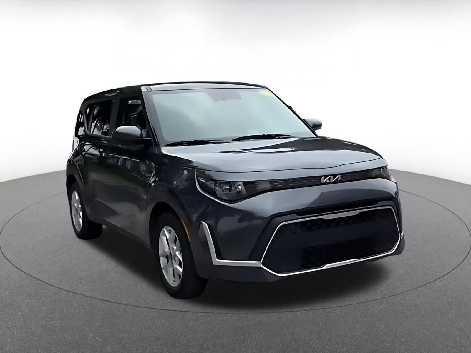 Used 2025 Kia Soul LX w/ LX Technology Package FWD image 3